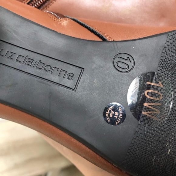 Liz Claiborne|NWOT Faux brown leather booties with chunky block heel•••Size 10W - Picture 9 of 12